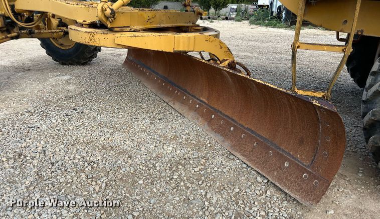 image for item DO2492 1968 Caterpillar 120 rigid frame motor grader