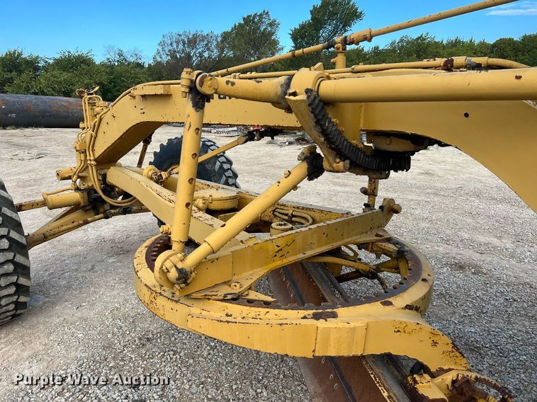 image for item DO2492 1968 Caterpillar 120 rigid frame motor grader