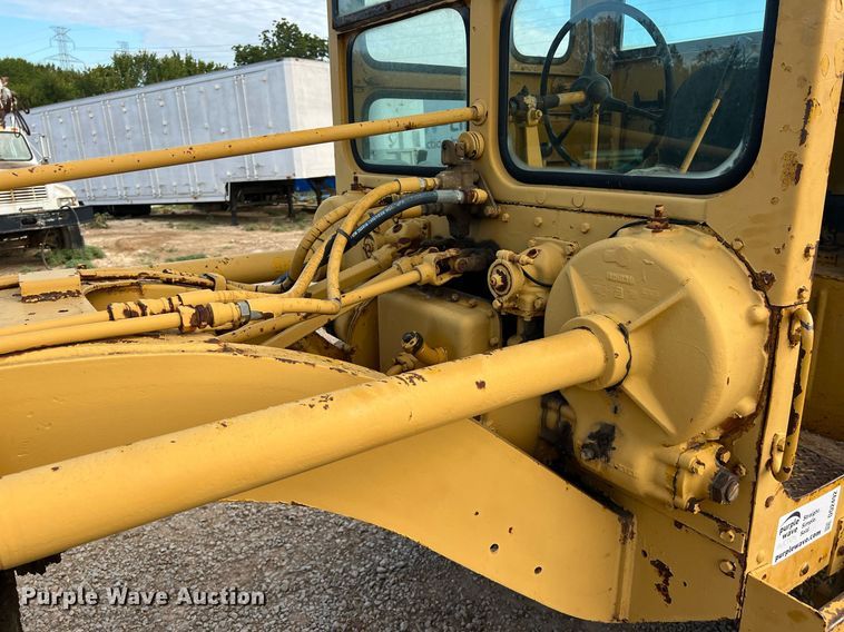 image for item DO2492 1968 Caterpillar 120 rigid frame motor grader