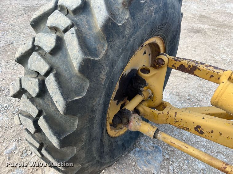 image for item DO2492 1968 Caterpillar 120 rigid frame motor grader