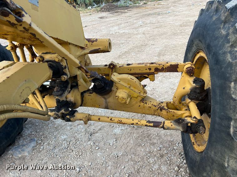 image for item DO2492 1968 Caterpillar 120 rigid frame motor grader