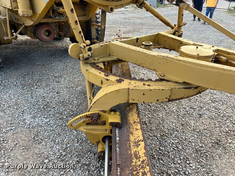 image for item DO2492 1968 Caterpillar 120 rigid frame motor grader
