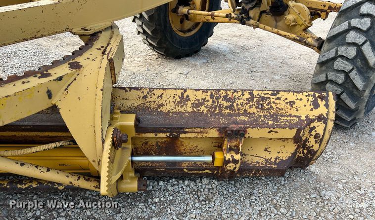 image for item DO2492 1968 Caterpillar 120 rigid frame motor grader