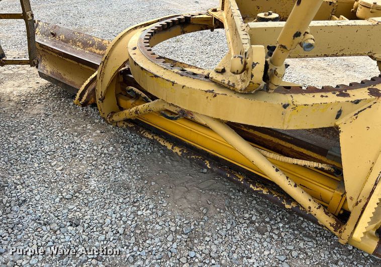 image for item DO2492 1968 Caterpillar 120 rigid frame motor grader