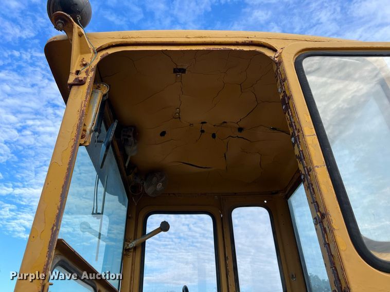 image for item DO2492 1968 Caterpillar 120 rigid frame motor grader