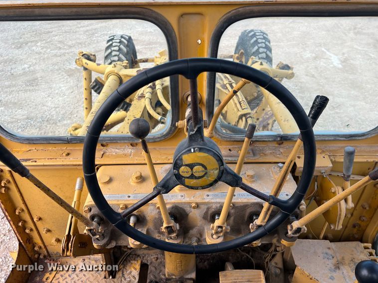 image for item DO2492 1968 Caterpillar 120 rigid frame motor grader