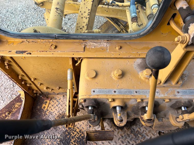 image for item DO2492 1968 Caterpillar 120 rigid frame motor grader