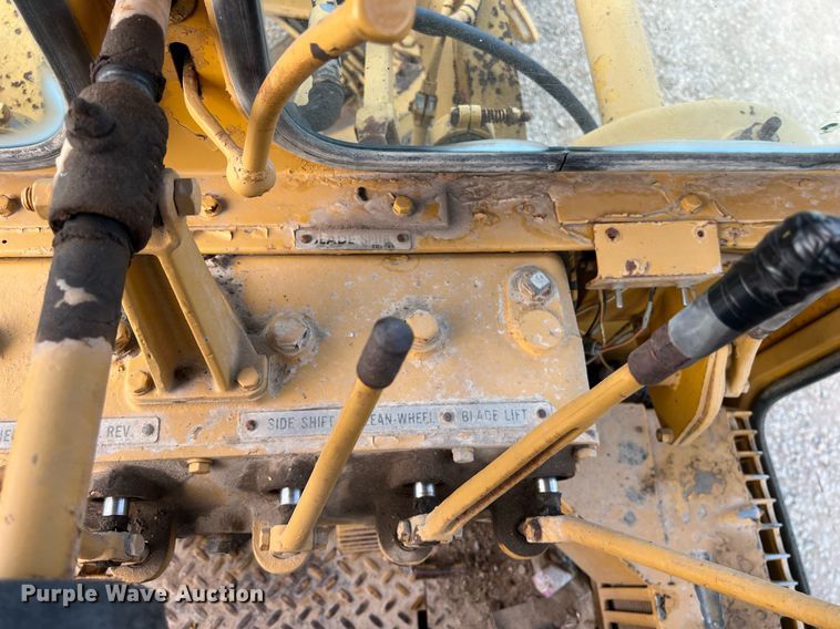 image for item DO2492 1968 Caterpillar 120 rigid frame motor grader