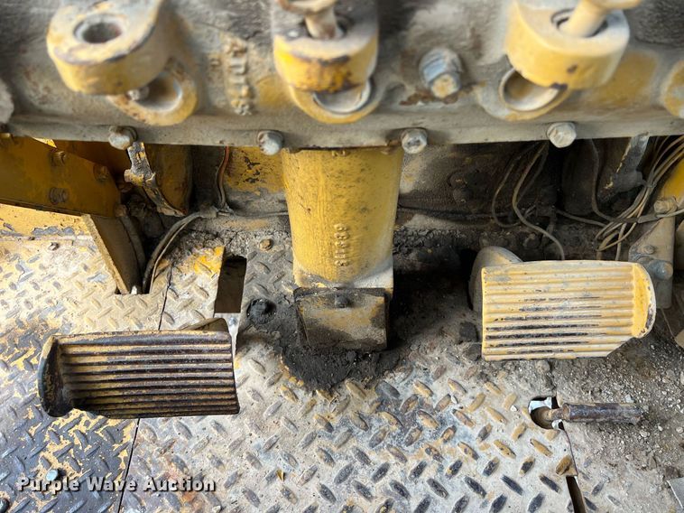image for item DO2492 1968 Caterpillar 120 rigid frame motor grader