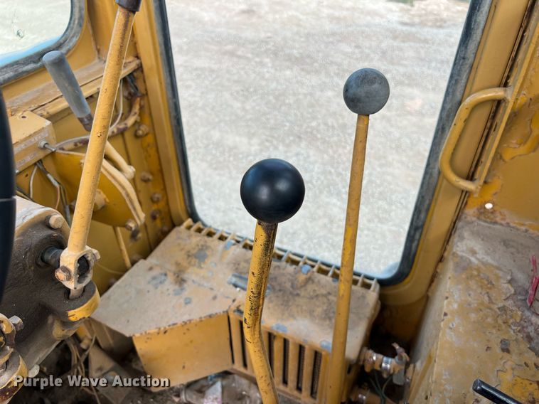 image for item DO2492 1968 Caterpillar 120 rigid frame motor grader