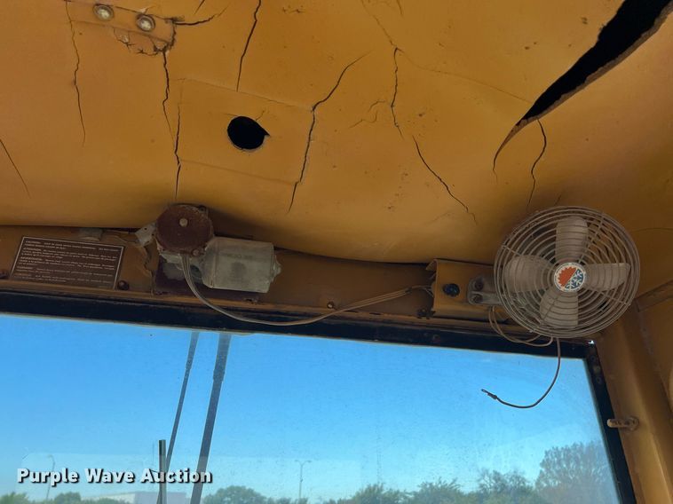 image for item DO2492 1968 Caterpillar 120 rigid frame motor grader