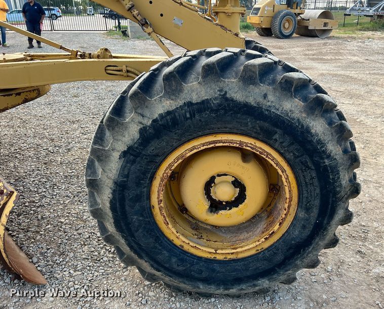 image for item DO2492 1968 Caterpillar 120 rigid frame motor grader
