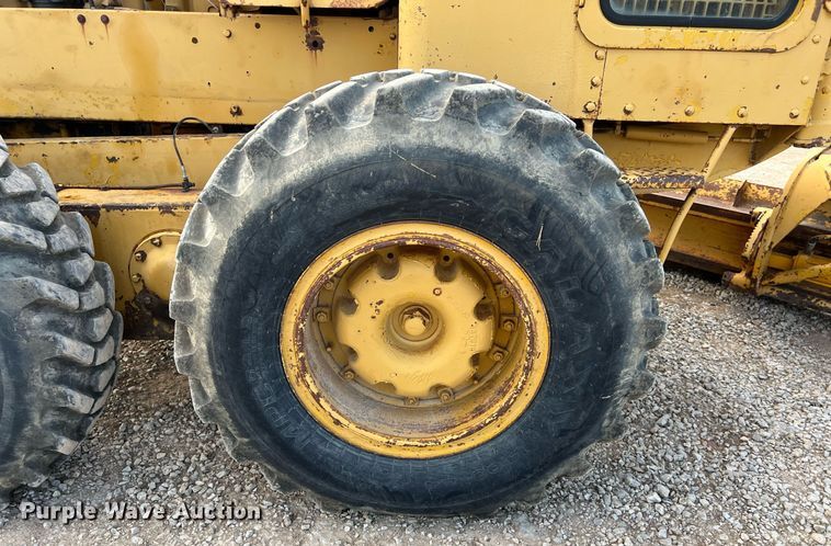 image for item DO2492 1968 Caterpillar 120 rigid frame motor grader