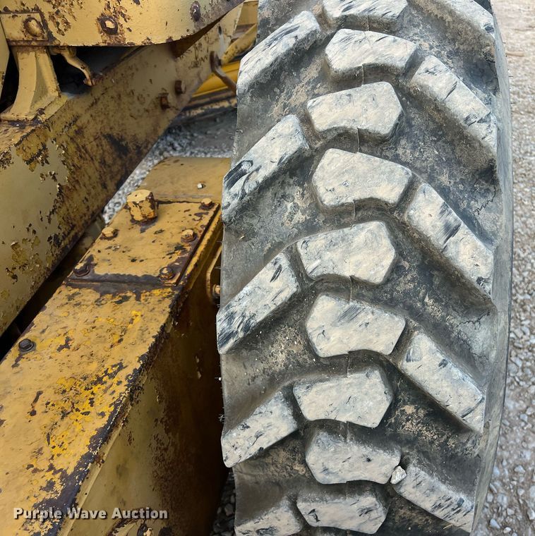 image for item DO2492 1968 Caterpillar 120 rigid frame motor grader