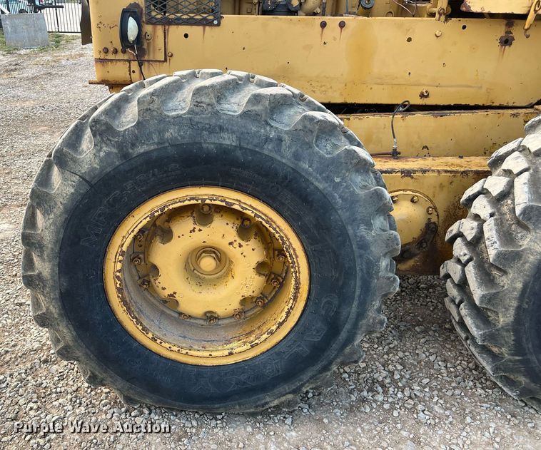 image for item DO2492 1968 Caterpillar 120 rigid frame motor grader