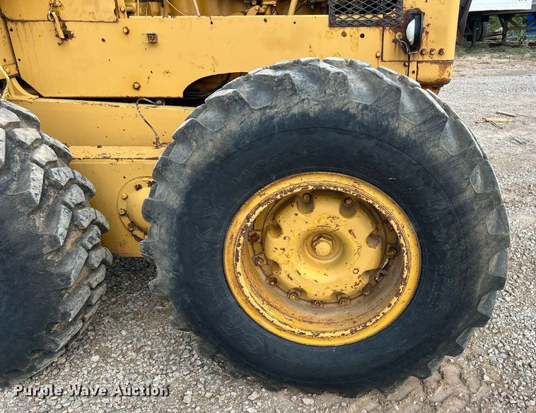 image for item DO2492 1968 Caterpillar 120 rigid frame motor grader