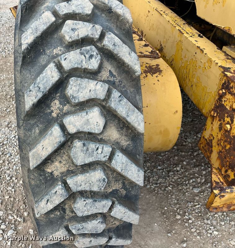 image for item DO2492 1968 Caterpillar 120 rigid frame motor grader