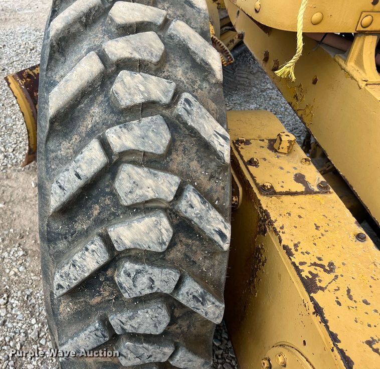 image for item DO2492 1968 Caterpillar 120 rigid frame motor grader