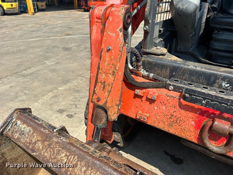 image for item DO6653 Kubota SVL65-2 tracked skid steer loader