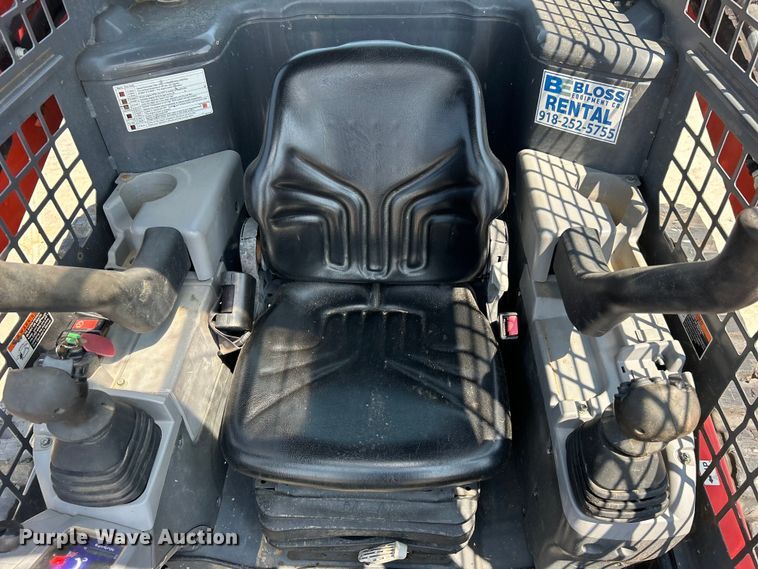 image for item DO6653 Kubota SVL65-2 tracked skid steer loader