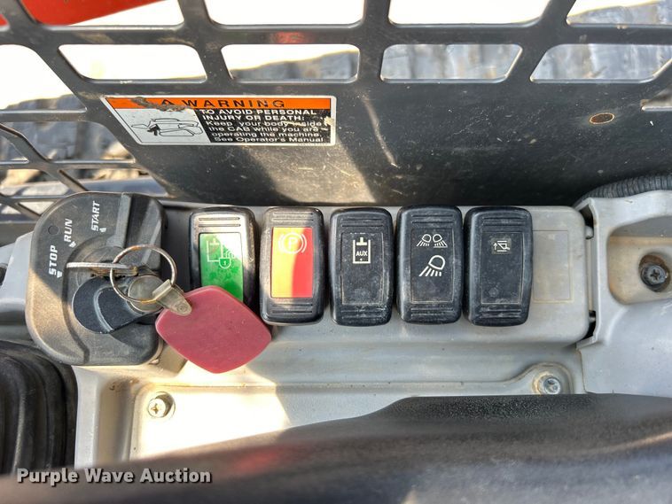 image for item DO6653 Kubota SVL65-2 tracked skid steer loader