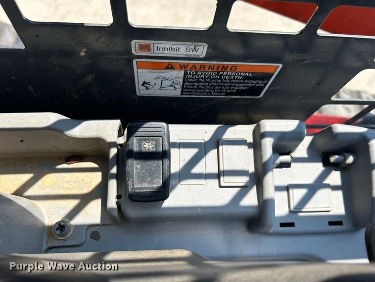 image for item DO6653 Kubota SVL65-2 tracked skid steer loader