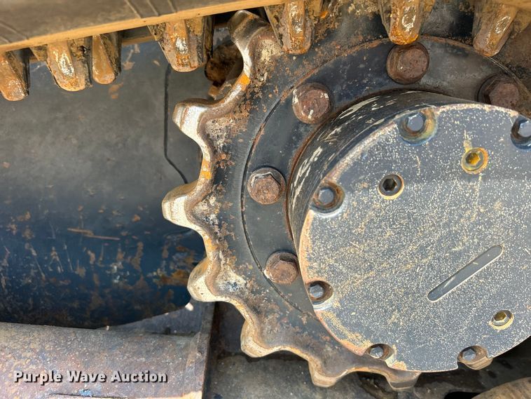 image for item DO6653 Kubota SVL65-2 tracked skid steer loader