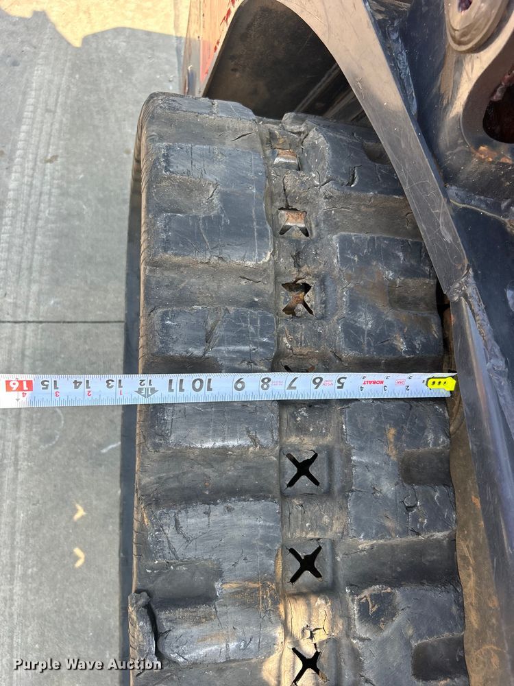 image for item DO6653 Kubota SVL65-2 tracked skid steer loader