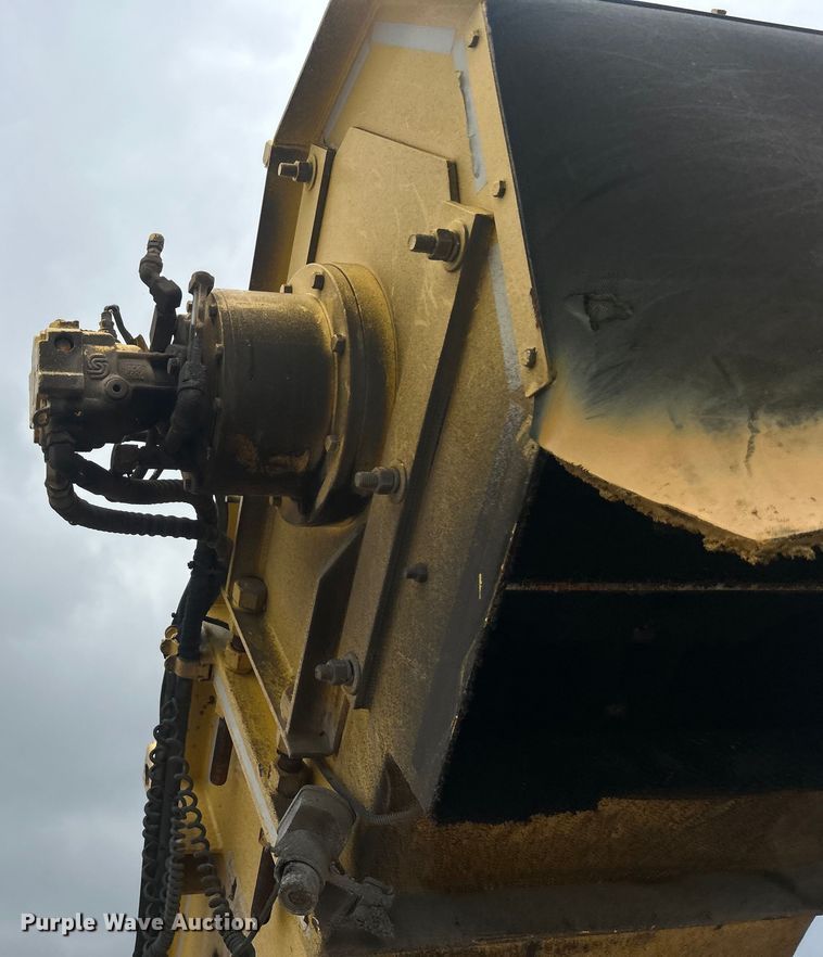 image for item DO6656 2017 Terex CR662RM paver