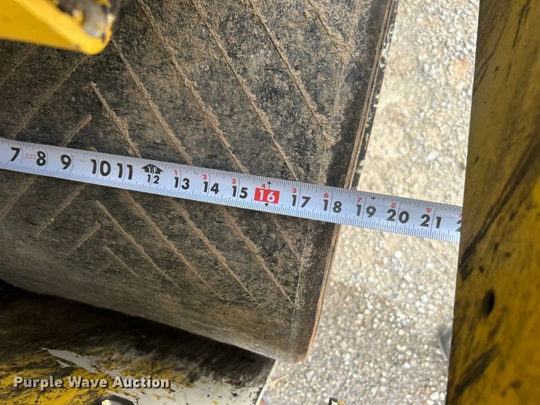 image for item DO6656 2017 Terex CR662RM paver