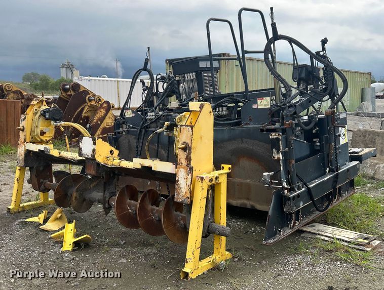 image for item DO6656 2017 Terex CR662RM paver