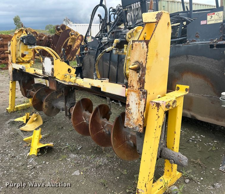 image for item DO6656 2017 Terex CR662RM paver