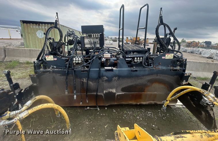 image for item DO6656 2017 Terex CR662RM paver