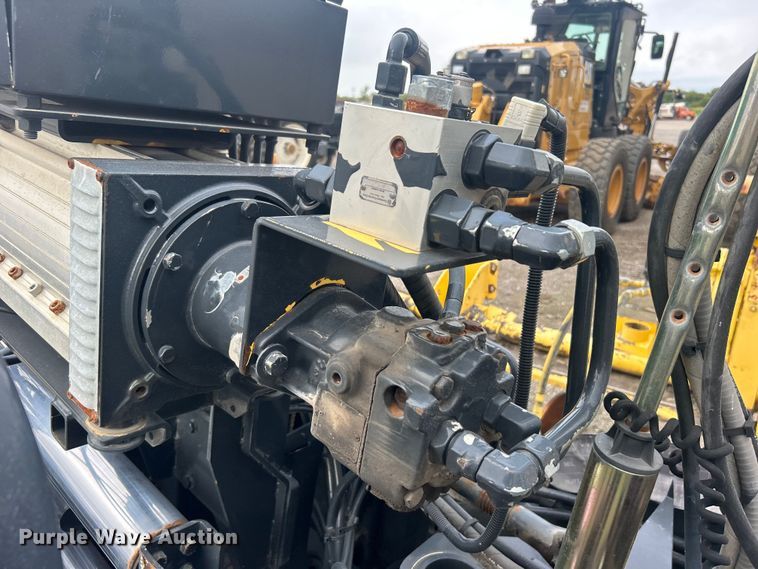 image for item DO6656 2017 Terex CR662RM paver