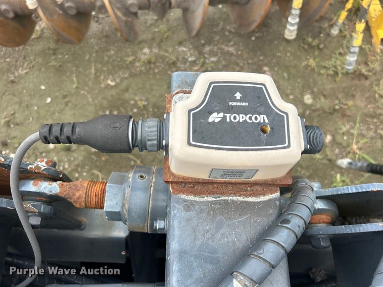 image for item DO6656 2017 Terex CR662RM paver