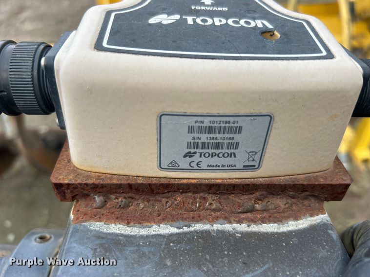 image for item DO6656 2017 Terex CR662RM paver