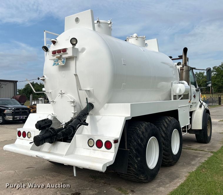 image for item DO6683 2006 Sterling A-Line vacuum truck