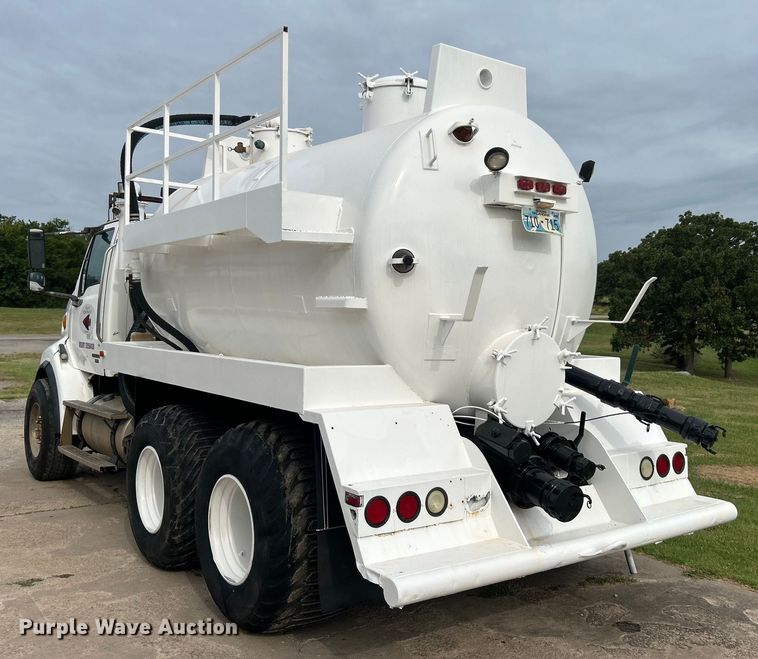 image for item DO6683 2006 Sterling A-Line vacuum truck