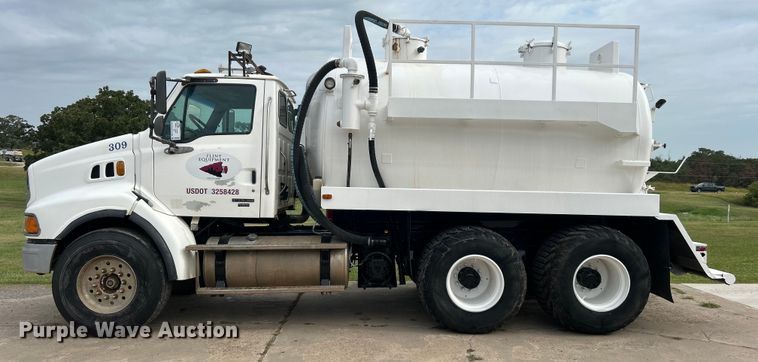 image for item DO6683 2006 Sterling A-Line vacuum truck