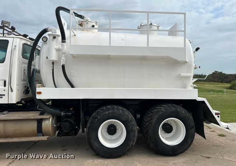 image for item DO6683 2006 Sterling A-Line vacuum truck