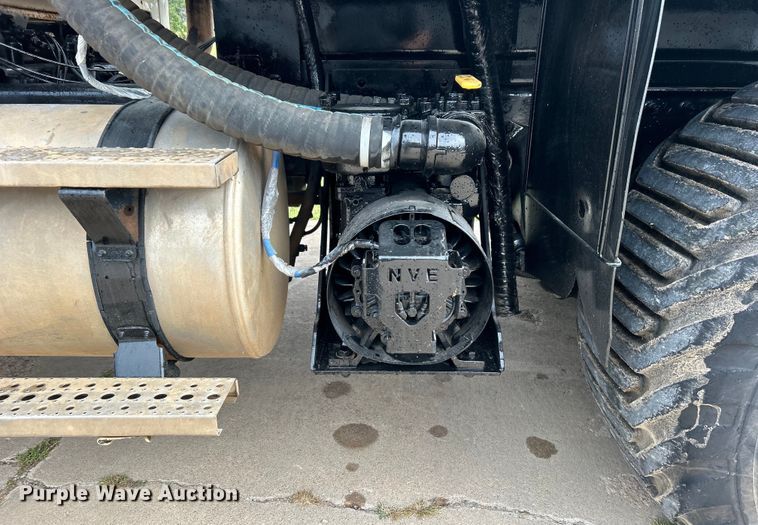 image for item DO6683 2006 Sterling A-Line vacuum truck