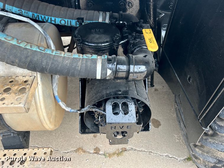 image for item DO6683 2006 Sterling A-Line vacuum truck