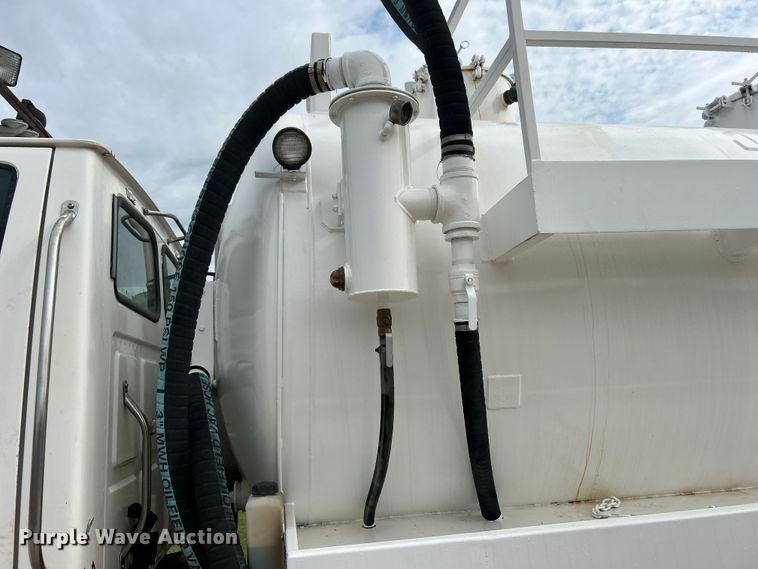 image for item DO6683 2006 Sterling A-Line vacuum truck