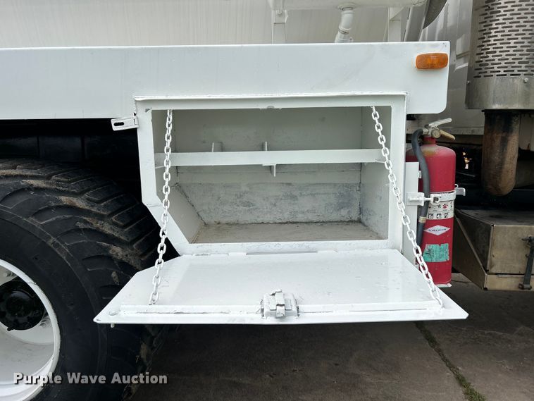 image for item DO6683 2006 Sterling A-Line vacuum truck