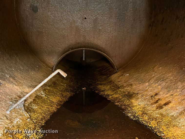 image for item DO6683 2006 Sterling A-Line vacuum truck