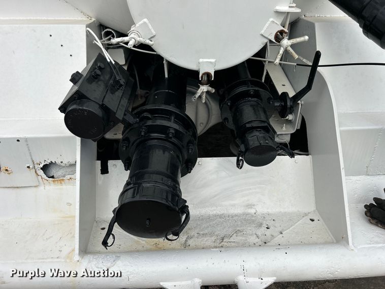 image for item DO6683 2006 Sterling A-Line vacuum truck