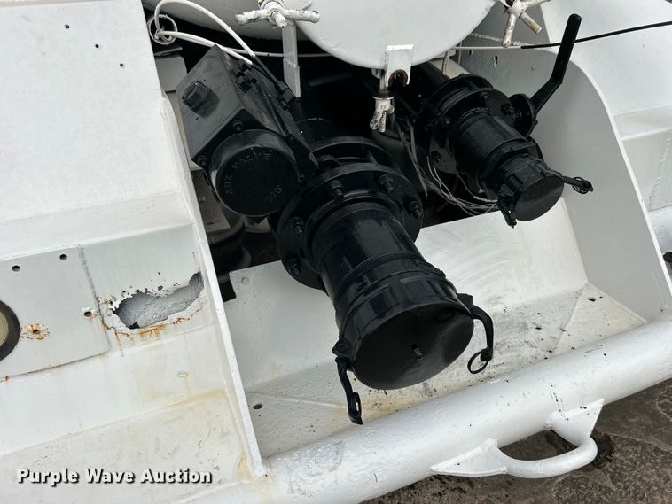 image for item DO6683 2006 Sterling A-Line vacuum truck