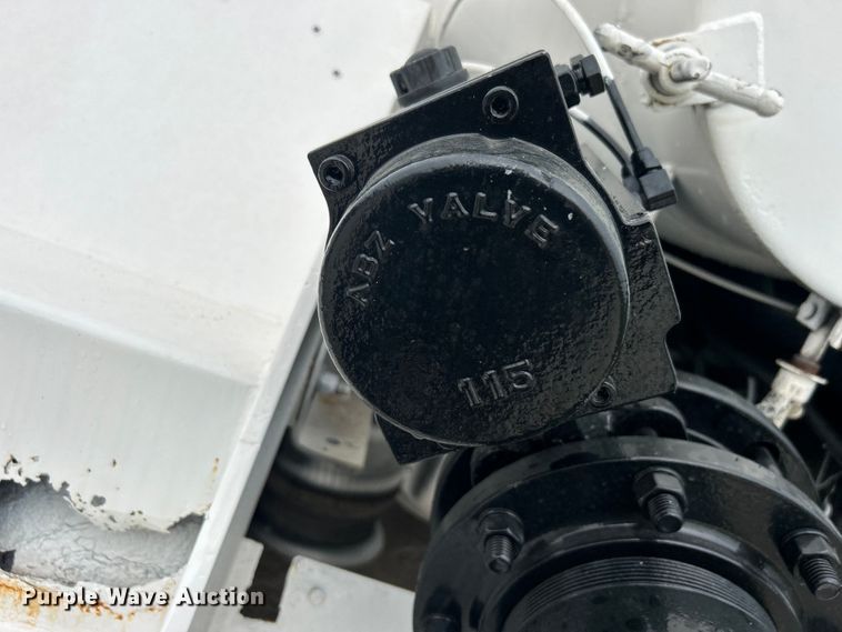 image for item DO6683 2006 Sterling A-Line vacuum truck