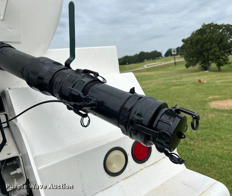 image for item DO6683 2006 Sterling A-Line vacuum truck