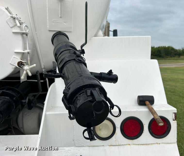 image for item DO6683 2006 Sterling A-Line vacuum truck